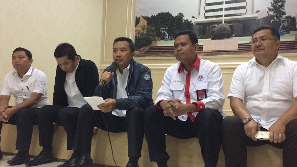 Menpora%20Imam%20Nahrawi%2C%20mengimbau%20agar%20para%20pemuda%20gunakan%20hak%20pilihnya%20dalam%20Pilkada%20serentak.